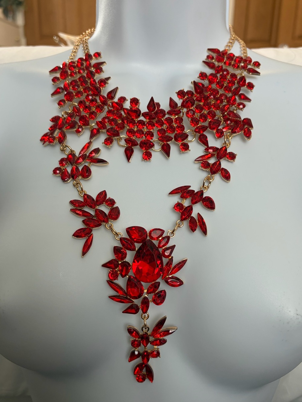 NWOT Aratta- Dramatic Red Crystal Bib Necklace with Gold-Tone Setting - Picture 16 of 16